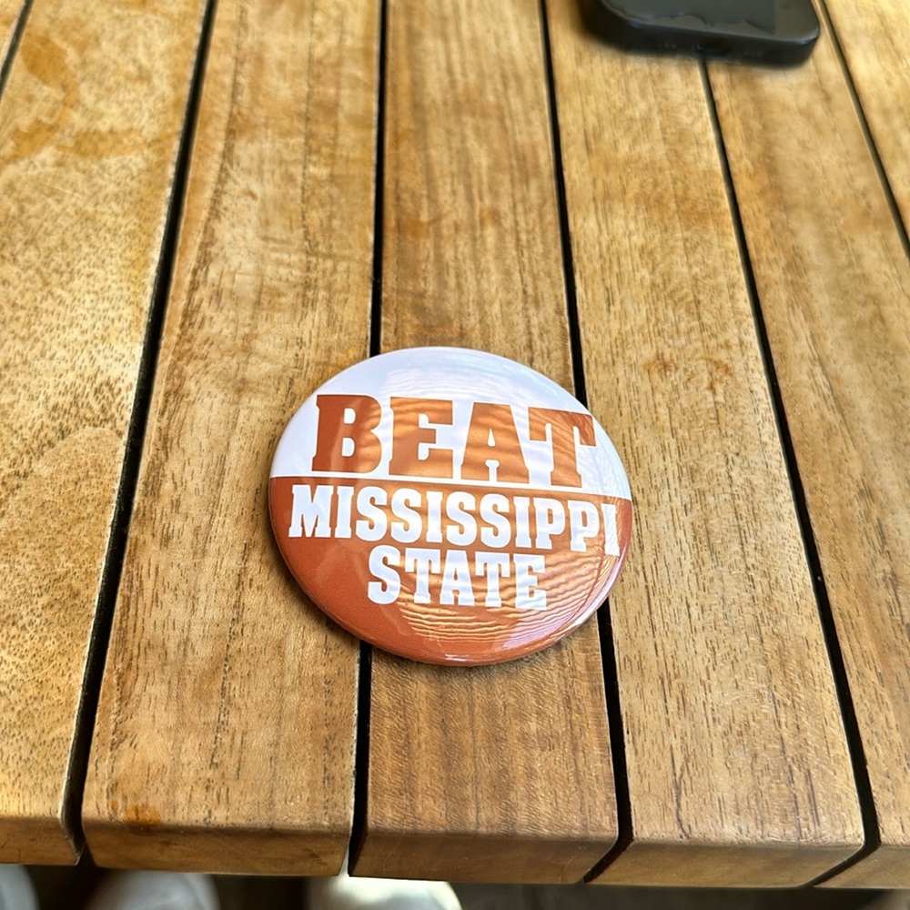 UT Mississippi pin - beat Mississippi